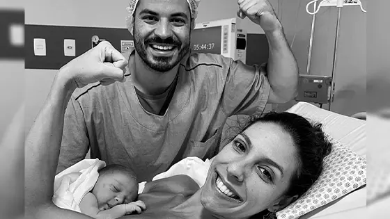 Nascimento de bebê em parto hospitalar humanizado 
